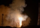Soyuz, iki Rus ve bir Amerikalıyla birlikte Uluslararası Uzay İstasyonu'na kenetlendi