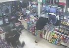 Yağmacı çetesi California 7-Eleven mağazasını videoda 'terörize etti': yetkililer