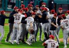 Diamondbacks, Phillies'e karşı 7. Maç zaferiyle 2001'den bu yana ilk flamayı kazandı ve Dünya Serisinde Rangers'la karşılaşacak