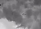 Drone videosu, Meksikalı uyuşturucu kartellerinin Teksas'ın güney sınırına patlayıcı attığını gösteriyor