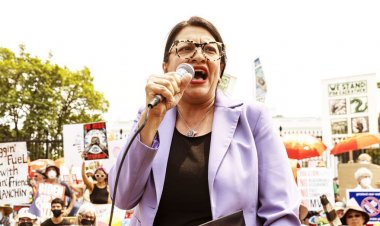 Cumhuriyetçi milletvekili Rashida Tlaib'i İsrail'deki katliama tepki konusunda kınamaya çalışıyor