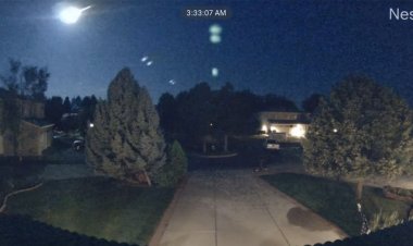 Videolar, Colorado'nun sabahın erken saatlerinde gökyüzünü aydınlatan ateş topu meteorunu yakalıyor