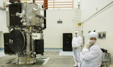 NASA uzay aracı 17 yıllık yolculuğun ardından ilk Dünya uçuşunu gerçekleştirdi