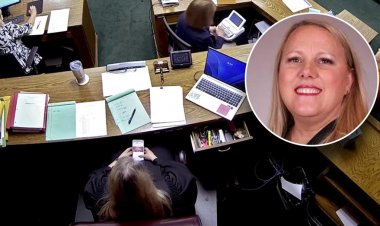 Oklahoma baş yargıcı, 2 yaşındaki çocuğun cinayet davası sırasında mesaj yazarken yakalanan hakimin görevden alınması çağrısında bulundu