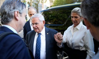 Demokrat Sen Bob Menendez, iddianamenin yerine geçmek amacıyla yabancı ajan olarak hareket etmekle suçlandı
