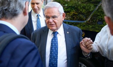 Artık yabancı ajan olarak hareket etmekle suçlanan Menendez'in FARA reform yasa tasarılarını engelleme geçmişi var