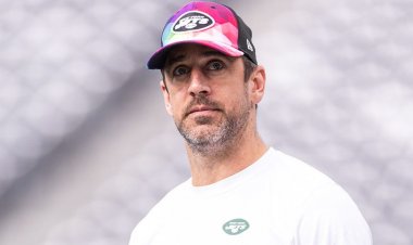 Aaron Rodgers, Aşil sakatlığı rehabilitasyonundan bahsederken Anthony Fauci'yi sert bir şekilde eleştirdi