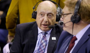 Dick Vitale, ses teli kanserinin ardından 7 ay sonra ilk kez konuşuyor ve yayına geri döndüğünü duyurdu