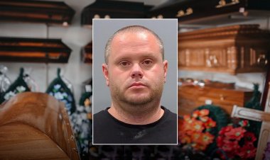 Cenaze işçisi, ölü adamın seks bebeğini aldıktan sonra sıcak suya girdi: polisler