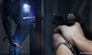 Silahlı ev sahibi uyku sırasında eve giren davetsiz misafiri durdurdu: polis
