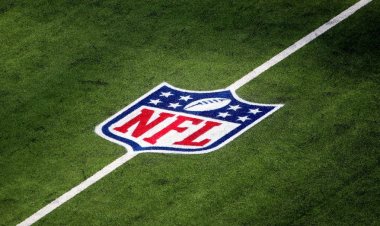 Eski NFL oyuncusu çim sahalarda oynamanın 'araba kazası' gibi hissettirdiğini söyledi