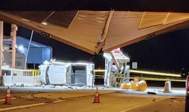 Kamyonet Sınır Devriyesi kontrol noktasına çarptı, 2 ajan yaralandı