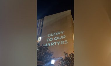 George Washington Üniversitesi öğrencileri okul kütüphanesinde Filistin yanlısı aktivizmi yansıtıyor