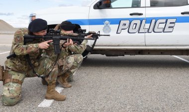 Hava Kuvvetleri polisi Teksas üssünün kapısından kaçmaya çalışan sürücüye ateş açtı