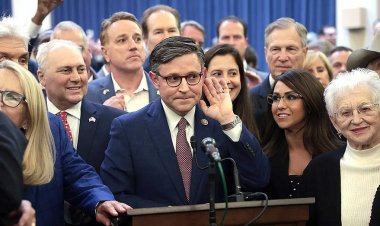 Mike Johnson, Kevin McCarthy'nin tarihi devrilmesinden üç hafta sonra Temsilciler Meclisi sözcüsü seçildi