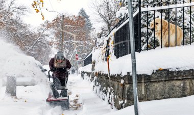 Bölgede sezonun ilk büyük kar fırtınası doğuya doğru ilerlerken Kuzey Dakota'da kar birikiyor