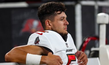 Buccaneers bahisçisi vahşi sahnede Bills oyuncusuna kaskıyla vurdu