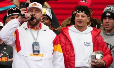 Patrick Mahomes, Taylor Swift ve eşinin Travis Kelce ile el sıkışmasını 'bir üst' yapmak istiyor
