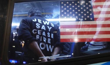 New York'un Grand Central Terminali ateşkes mitingi nedeniyle geçici olarak kapanıyor