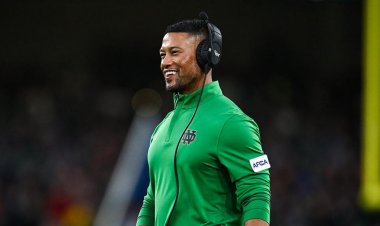 Notre Dame'lı Marcus Freeman, basın toplantısında oğluna bayrak futbolunda koçluk yapan muhabir hakkındaki senaryoyu değiştirdi