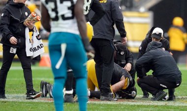 Steelers'ın oyun kurucusu Kenny Pickett'ı sakatlanarak kaybetmesiyle Jaguarlar Pittsburgh'u geçmeyi başarıyor