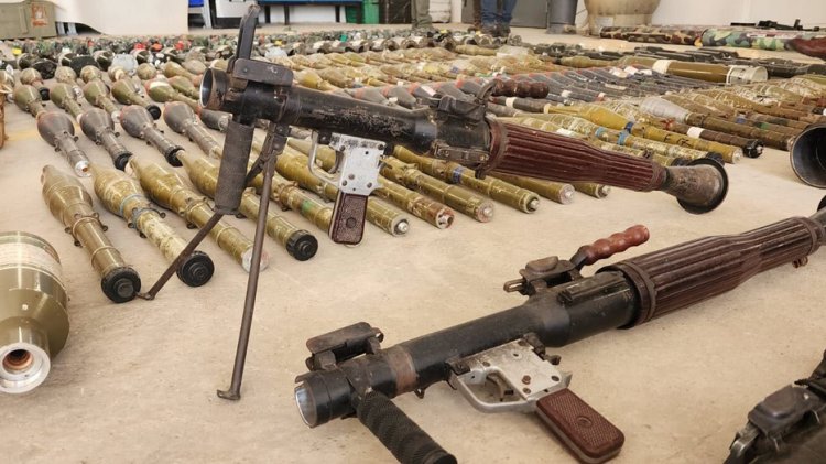IDF, terör grubunun İsrail'e saldırısı sırasında Hamas'tan silah deposu ve malzeme ele geçirdi
