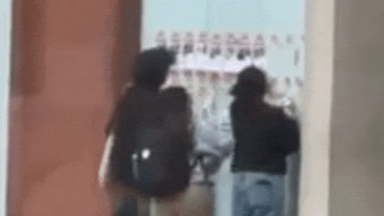 NYU öğrencisi İsrailli rehine posterlerini yırttığını itiraf etti, 'yersiz öfkeyi' suçladı
