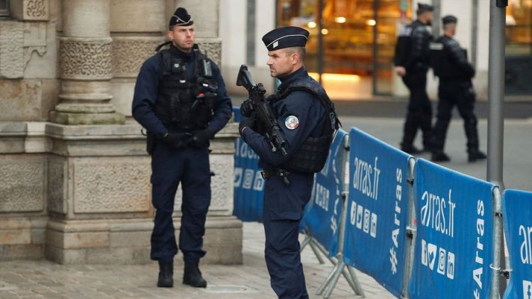 'Küçük şakacılar': Fransız yetkililer bir dizi sahte bomba tehdidinin arkasında gençlerin olabileceğine inanıyor