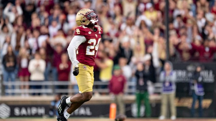 Boston College'dan Amari Jackson tek elle inanılmaz bir müdahale yapıyor ve son bölgeye doğru koşuyor