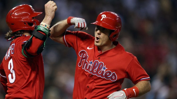 Phillies 5. maçın galibiyetinden sonra üst üste ikinci flamadan bir galibiyet uzakta