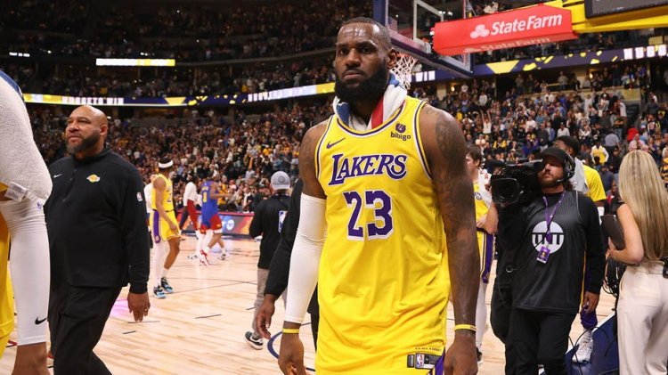 Süperstar yeni döneme girerken LeBron James'in dakika kısıtlaması yeni norm gibi görünüyor