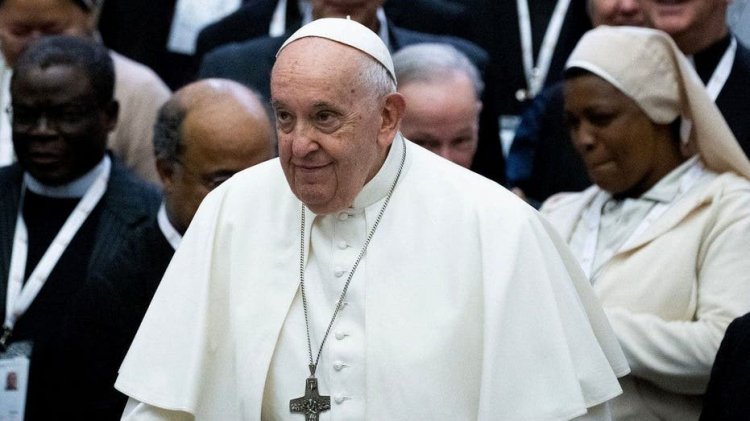 Papa Francis, rahipliğin 'erkeklere ayrıldığını' ve kadınları da kapsayacak şekilde değiştirilemeyeceğini yineledi