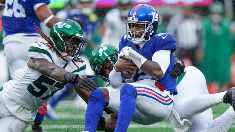 Tyrod Taylor'ın kaburga sakatlığı nedeniyle elenmesinin ardından Giants, draft edilmeyen çaylak Tommy DeVito'ya yöneldi