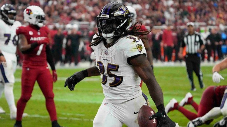 Ravens, Gus Edward'ın üç golüyle Cardinals'ı mağlup etti