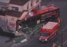Kaliforniya'da transit otobüs deniz ürünleri restoranına çarptı; bir düzineden fazla kişi yaralandı
