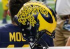 Michigan oyuncuları Penn State'e uçuştan önce formaların üzerine birleşik bir mesaj gönderdi