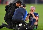 Megan Rapinoe, maçın bitmesine 3 dakikadan az bir süre kala temassız sakatlığının ardından kariyerinin son maçını terk etti