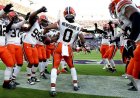 Yakın galibiyetler NFL takımlarının tarih yazmasına yardımcı oluyor, Joshua Dobbs yükselişe geçiyor, 10. Haftadan daha fazla istatistiki öne çıkanlar