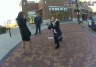 Wisconsin polisi, insanın içini ısıtan vücut kamerası videosunda adamın evlenme teklifini sahnelemesine yardım ediyor
