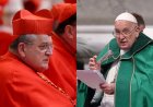 Vatikan içindekiler Papa Francis'in muhafazakar ABD'li kardinali cezalandırmaya hazır olduğunu iddia ediyor