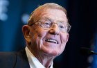 Lou Holtz, Texas A&M'in görevden alınmasının ardından 'kahramanı' Jimbo Fisher'ı övüyor ve Aggies'in yeni koçla kazanabileceğine inanıyor