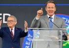 Ohio valisi ve vali yardımcısı FirstEnergy rüşvet skandalıyla ilgili olarak mahkemeye çıkma emri verdi