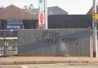 Belfast'taki 'İrlandalıların Hayatı Önemlidir' grafitisi, yasadışı göçmenlerin 'yeniden iskân edilmesine' karşı imzalar nefret soruşturmasını ateşledi: rapor
