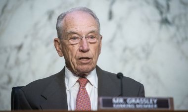Senatör Grassley, Dışişleri Bakanlığı'na kışkırtıcı blog yazan 'Yahudi karşıtı' çalışanın işine son verilmesi çağrısında bulundu