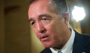 Eski AZ Kongre Üyesi Trent Franks, geçmişteki tartışmalara rağmen eski koltuğa aday olacağını duyurdu