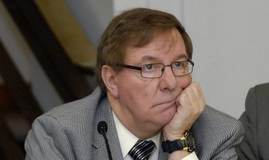 ND politikacısı, reşit olmayan biriyle seks yapmak için Prag'a seyahat etmekle suçlanıyor ve vergi mükelleflerinin finanse ettiği şehre geziler düzenliyor: rapor
