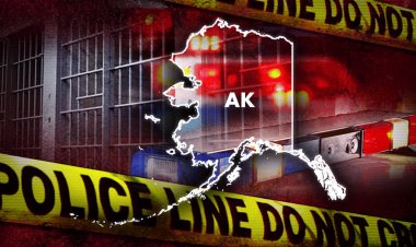 Alaska'da trafik durağından kaçan bir adam memurlara ateş açtıktan sonra öldü