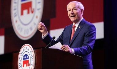 Hutchinson, Trump'ın suçlu bulunmasının "önemli bir olasılık" olduğunu iddia ettikten sonra bir dakikadan fazla yuhalandı