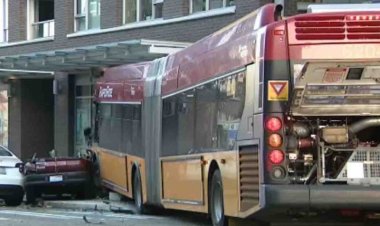 Seattle otobüsü binaya çarptı, yaya öldü, 12 kişi yaralandı