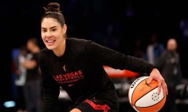 WNBA yıldızı Kelsey Plum'un inancı onu 'acımasız' yılı nasıl atlattı: 'Tanrı'nın benim için her zaman bir planı vardı'